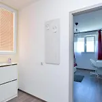 Maya Апартаменти *