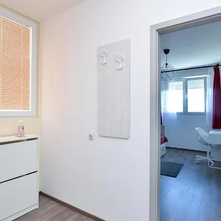 Maya Apartment *